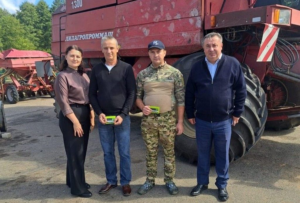 Денежные сертификаты и сладости получили от профсоюза в нацпарке «Нарочанский»
