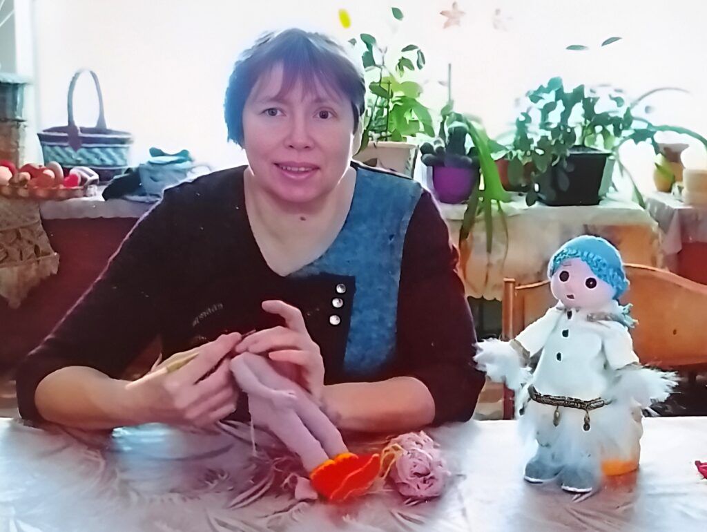 Мастерица из Мядельского района вяжет игрушки в технике амигуруми