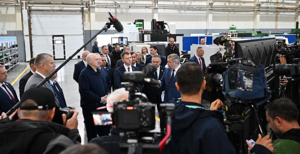 Лукашенко потребовал ускорить производство отечественной лесной техники