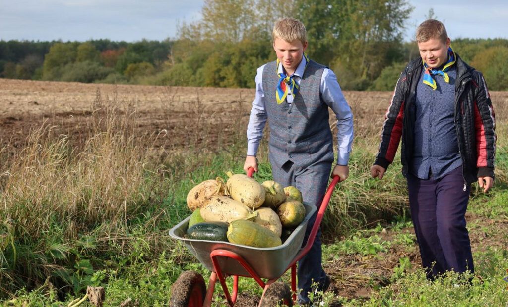Юные спасатели из Старлыг помогли пенсионерам